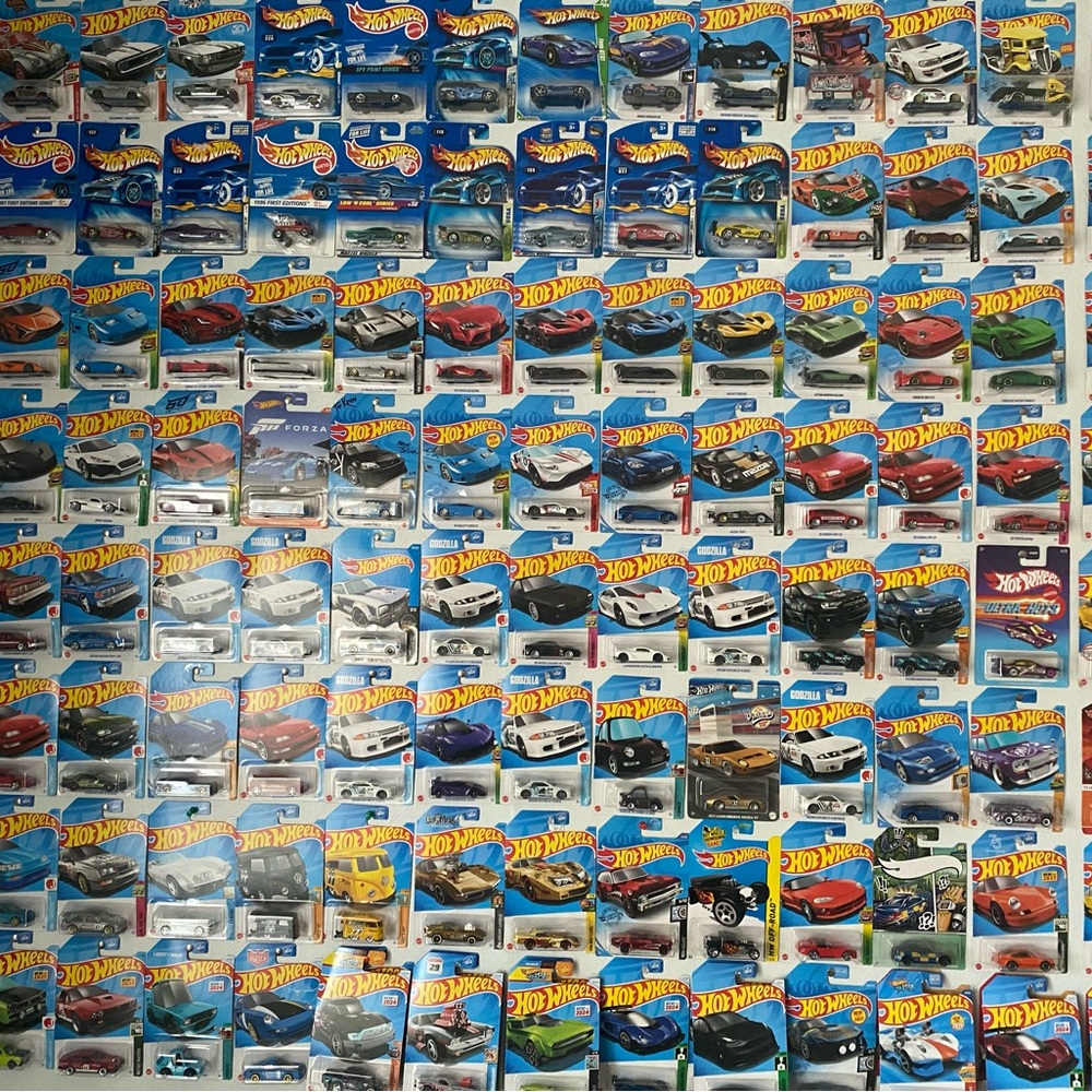 Vibrant Die-Cast Car Collection - Picture 2 of 4